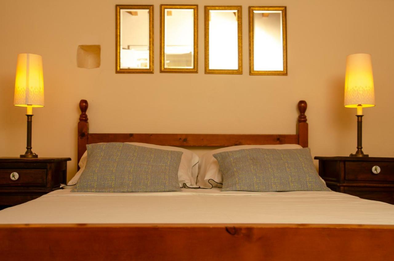 Dolphin Guest House And Studios Tokhni Buitenkant foto