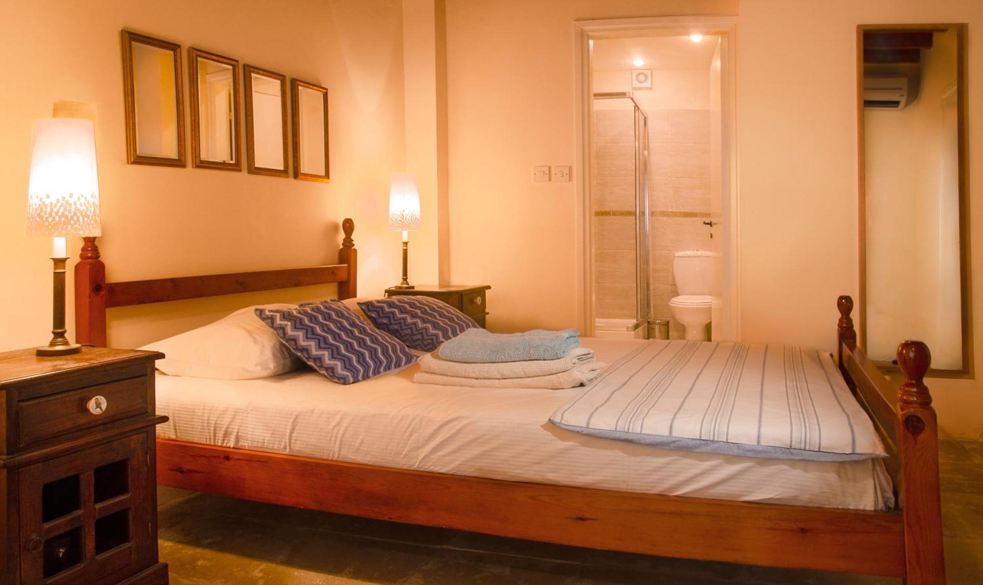 Dolphin Guest House And Studios Tokhni Buitenkant foto